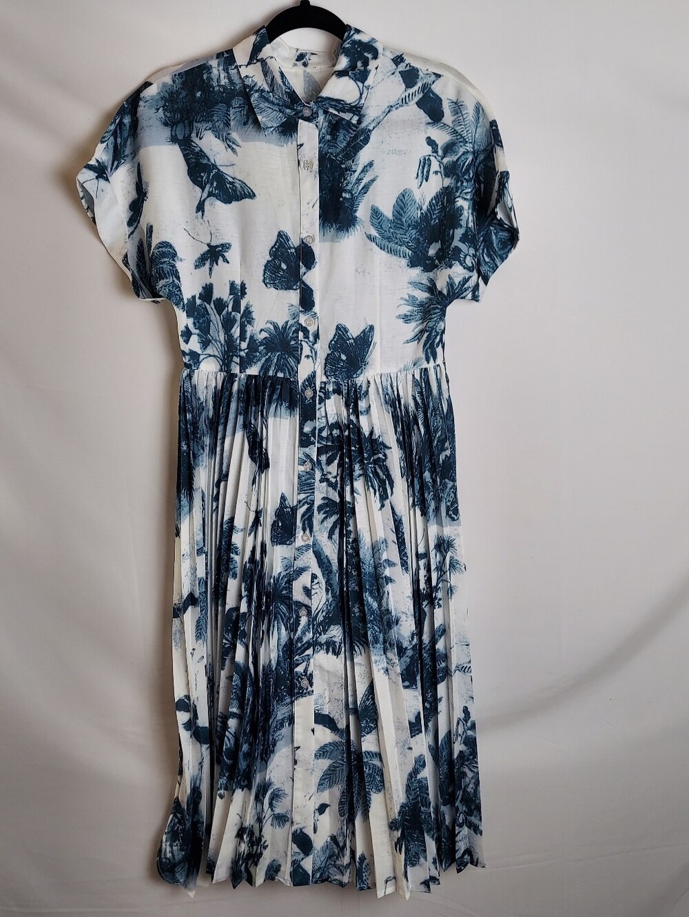 Midi Linen Dress In White and Navy Blue With Pleats.